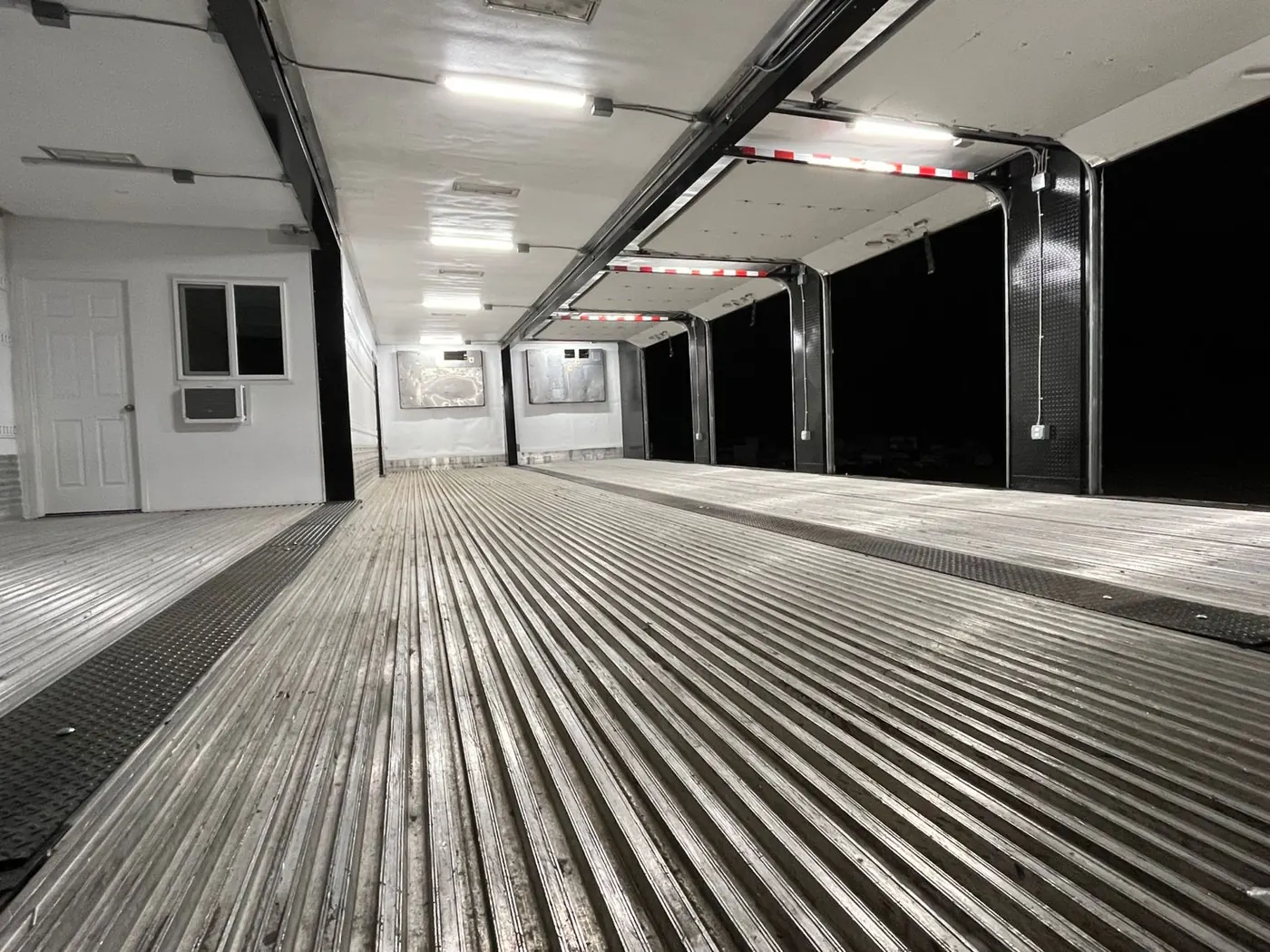 Finished reinforced mobile dock interior