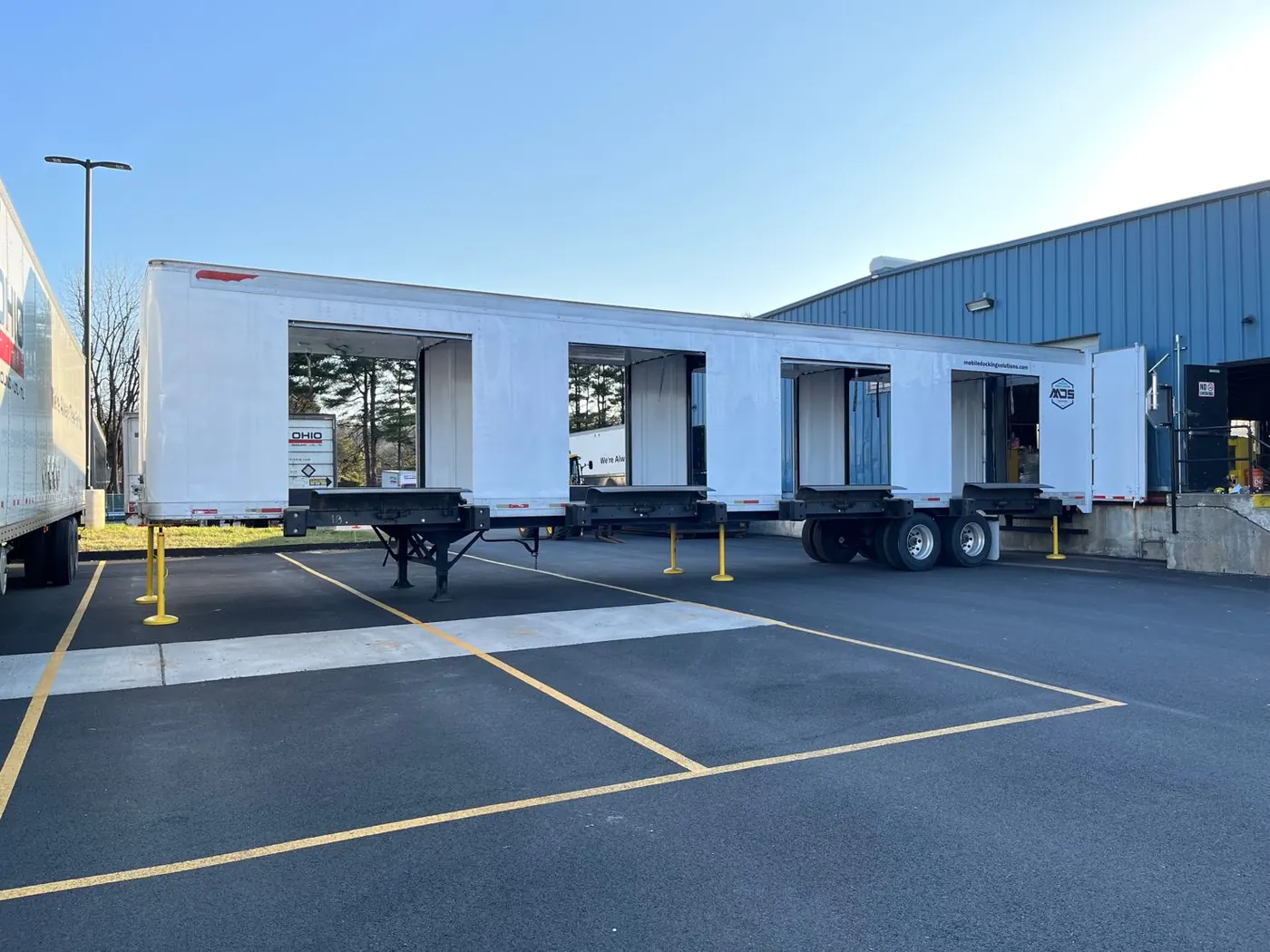 Pitt Ohio mobile dock, driver side